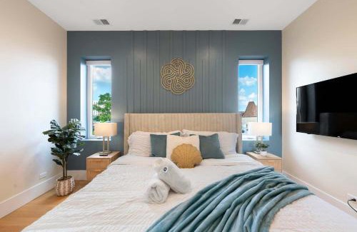 Near West Side Apartment | New 3Bed 3Bath Condo with Parking by United Center