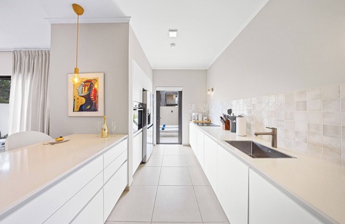 Gold Coast House | NEW 3BR - 0.5 Miles to the Beach w/Private Pool, Gym, BBQ in a Gated Community