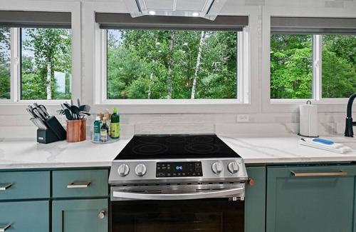 Athelstane House | New! 3BR Sleeps 10! Firepit!