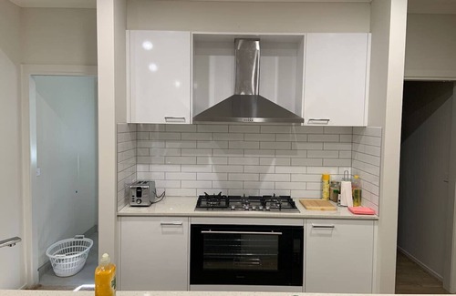 Clyde House | New 4.5 BR Modern Home @Clyde