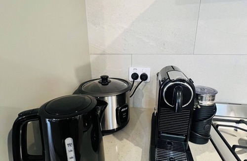 Charlemont House | New 4BR Retreat &Coastal Escape,15 mins to Geelong&Surf Coast with FREE Netflix