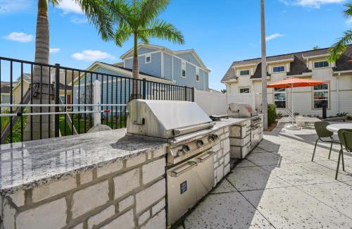 Port Saint Lucie House | New 5 Star House with Pool & Heated Spa-Mins to Cleveland Clinic Tradition- HCA Hospital