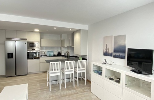 Marin Apartment | New, accessible apartment with pool !