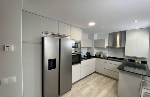 Marin Apartment | New, accessible apartment with pool !