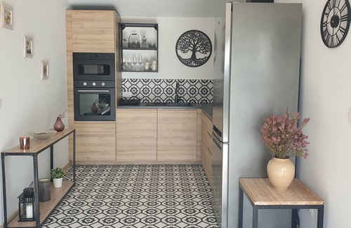 Cotignac Apartment | NEW accommodation, panoramic view, overflowing swimming pool, beautiful village