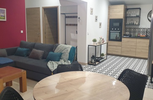 Cotignac Apartment | NEW accommodation, panoramic view, overflowing swimming pool, beautiful village