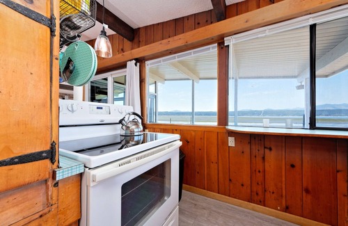 Mason County House | NEW! Annas Bay Beach House on Hood Canal, WIFI, AC