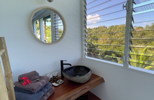 Bouillante Apartment | New apartment with sea view and Canopée swimming pool