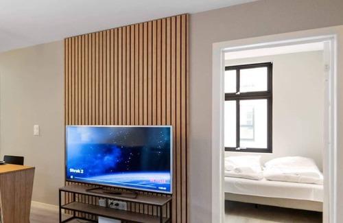 Arstad Condo | New Apt with heated flooring, fast WI-FI - smart-TV!