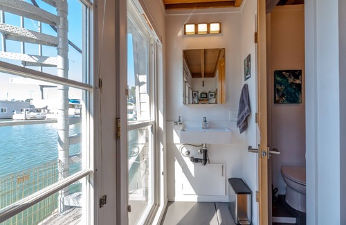 San Rafael Boat Rental | NEW!Avail MLK & Pres. Week! Stunning Studio Floating Home!SF&Sausalito!WiFi