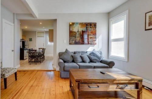 Dudley - Brunswick King Apartment | NEW! Boston Entire House Near MBTA, 3 Mi to Fenway!
