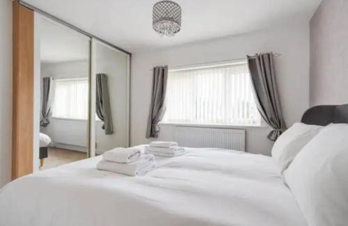 Eccles House | New build house near Trafford Centre with drive