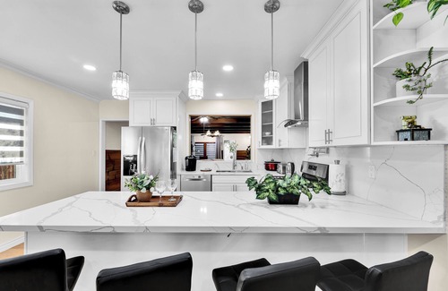 Madrona House | NEW-by the Beach, KingBed, 11miles to LAX, 5b in Torrance fast WiFi & AC