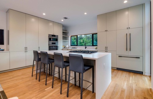 Old West Austin House | New Central Austin Modern - 2 miles to downtown