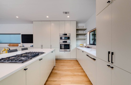 Old West Austin House | New Central Austin Modern - 2 miles to downtown