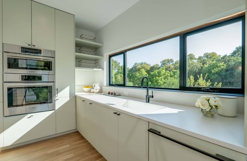 Old West Austin House | New Central Austin Modern - 2 miles to downtown