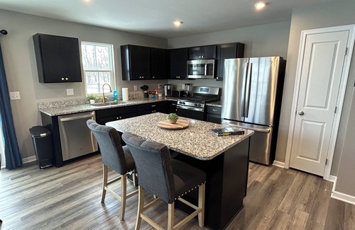 West Seneca House | New, central spacious stadium townhome in West Seneca. Fully furnished, WiFi, AC