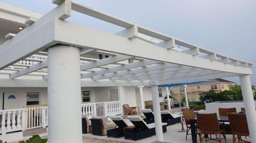 Wheeland Settlement Villa | New condo with sea view 3