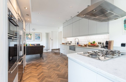 Barham House | NEW! Country Home with pool. Sleeps 10+2