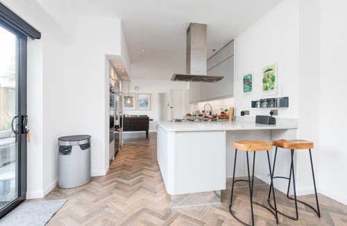 Barham House | NEW! Country Home with pool. Sleeps 10+2