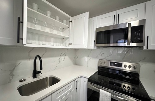 Albany Apartment | NEW Cozy Apt Bright + Modern W/D