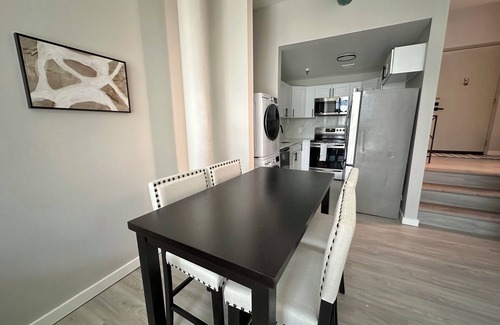 Albany Apartment | NEW Cozy Apt Bright + Modern W/D