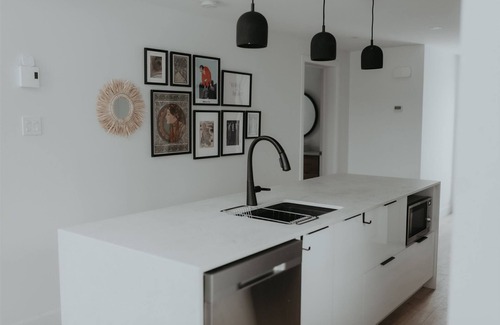 Mansonville Cottage | New Cozy Forest Chalet w/Sauna