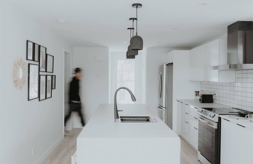 Mansonville Cottage | New Cozy Forest Chalet w/Sauna