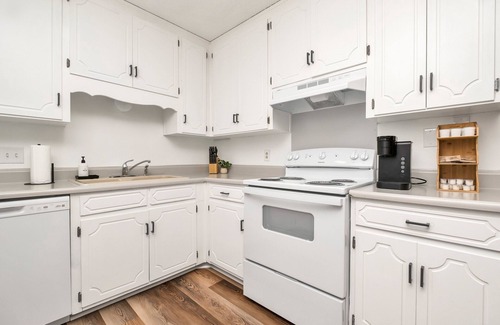 Drayton House | NEW! Cozy newly renovated midcentury modern home