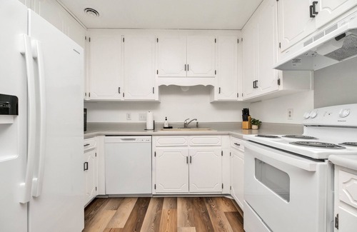 Drayton House | NEW! Cozy newly renovated midcentury modern home