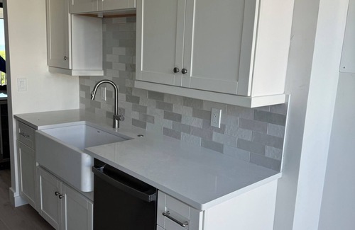 Sanibel House | New Cyprina #2 – a fully renovated luxury townhome on Sanibel’s East End. Enjoy coastal elegance, modern comfort, and breathtaking direct water views from every room in this stunning beach retreat.