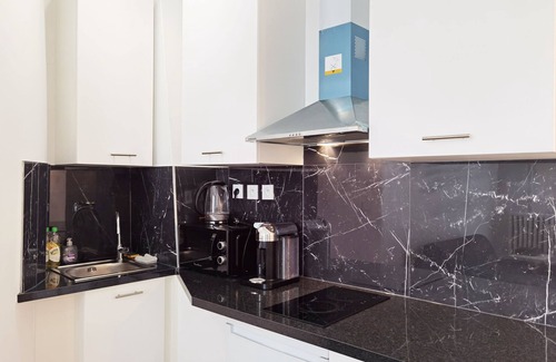 Chaussee-d'Antin Apartment | New decored Apt/elevator/50 m to Lafayette/1mn to metro