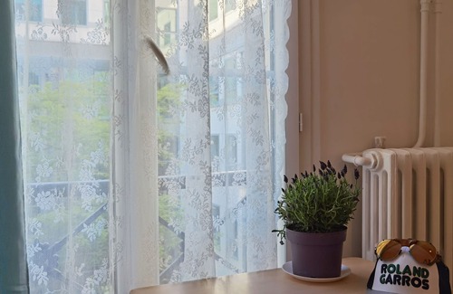 Chaussee-d'Antin Apartment | New decored Apt/elevator/50 m to Lafayette/1mn to metro