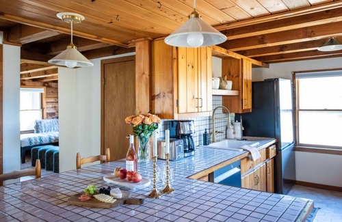 Londonderry Cabin | New! Designer 3BR Cabin–Walk to Pond + Mtn Views