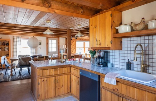 Londonderry Cabin | New! Designer 3BR Cabin–Walk to Pond + Mtn Views