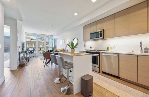 Civic Core Apartment | NEW DT San Diego Stay Queen Bed, Pool & Sauna