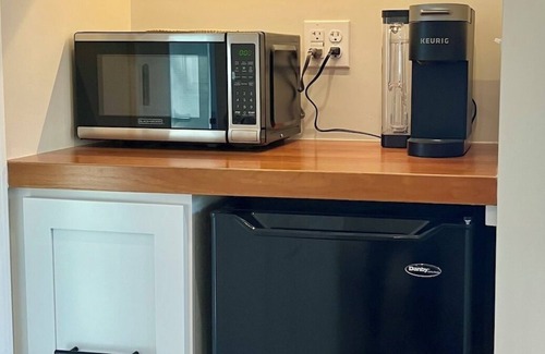 Eastham Apartment | New Eastham Oceanside Guest Suite with Pool and Hot Tub