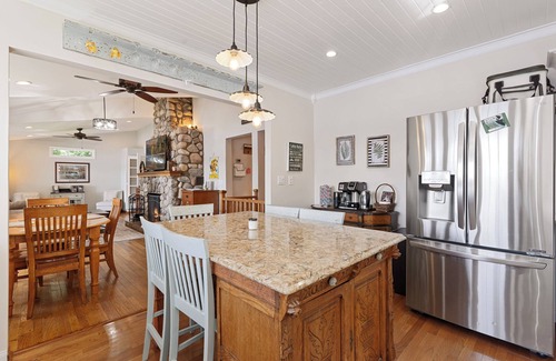 Garrison Cabin | *NEW* Fairytale Lakefront Cottage w/Sleeping Loft