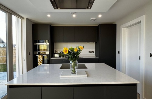 Ballyshannon House | New | Family Haven | Walk to Beach | Large Garden