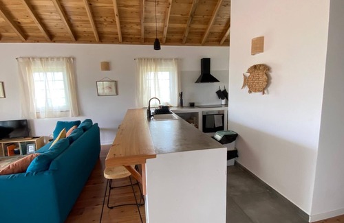 Lajes do Pico House | New Family Home with a View of São Jorge Island – Ribeirinha