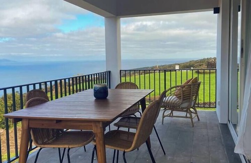 Lajes do Pico House | New Family Home with a View of São Jorge Island – Ribeirinha