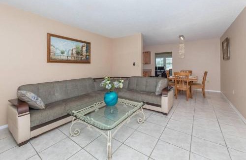 Venice East House | New Gem! Charming vacation home - Casa Y&V