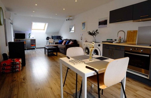 Sclayn Apartment | NEW | Home Cinéma & Vidéoprojecteur | Clim | E42