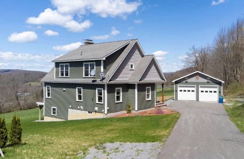 East Worcester House | New house with full amenities sleeps 10. 56acers, 1100acers state land adjacent