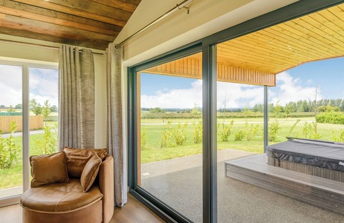 Hundall Ski Chalet | New in 2022 Luxurious and contemporary lodge with stunning countryside views.