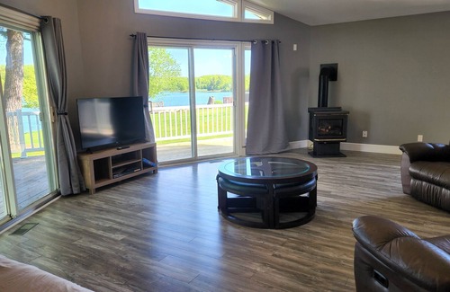 Front of Yonge Cottage | New Listing - 4 Season Lakefront Chalet Home on Graham Lake Mallorytown