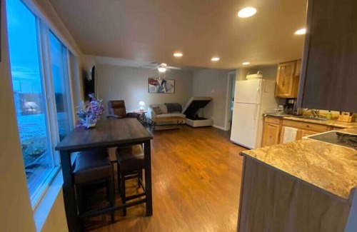 Mid-Hillside Apartment | - NEW LISTING - Adorable 1-bedroom suite in South Anchoragen