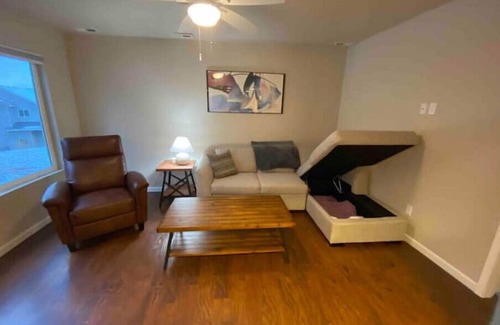 Mid-Hillside Apartment | - NEW LISTING - Adorable 1-bedroom suite in South Anchoragen