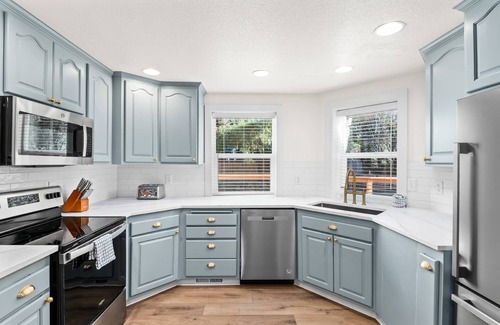 Dunes City House | New listing! Beautiful 3 bedroom 3 bath, near lakes, ocean, and dunes, pet friendly, large lot, bbq