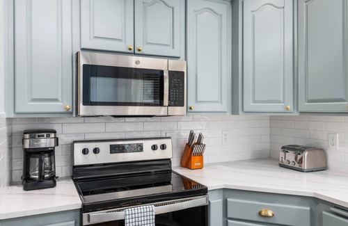 Dunes City House | New listing! Beautiful 3 bedroom 3 bath, near lakes, ocean, and dunes, pet friendly, large lot, bbq